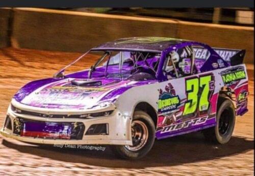 Fiday Night Street Stock Feature Winner #37 Cameron Metts